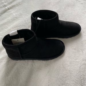 Botas de inviernos para damas size 8 Medium, new with tag.